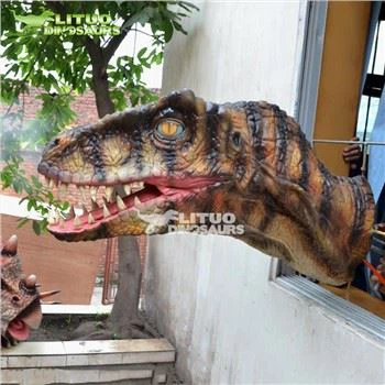 Hlava mechanického dinosaura